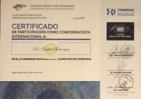 especialistas glaucoma lima Dr. Rafael Antonio Bohórquez Tueros